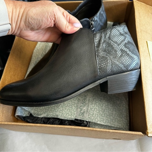 SoftWalk Women’s Rockin Black Snake Print Leather Booties Comfort Side Zip 10 - Picture 8 of 10